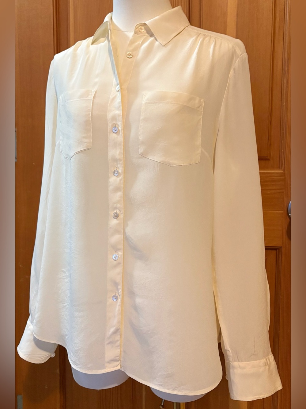 Talbots Cream Silk washable Long-Sleeve Button-Down Shirt w Roll Tabs & Pocket - Picture 2 of 9
